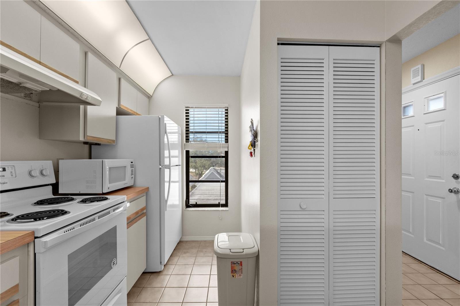 922 CAPRI ISLES BLVD #217