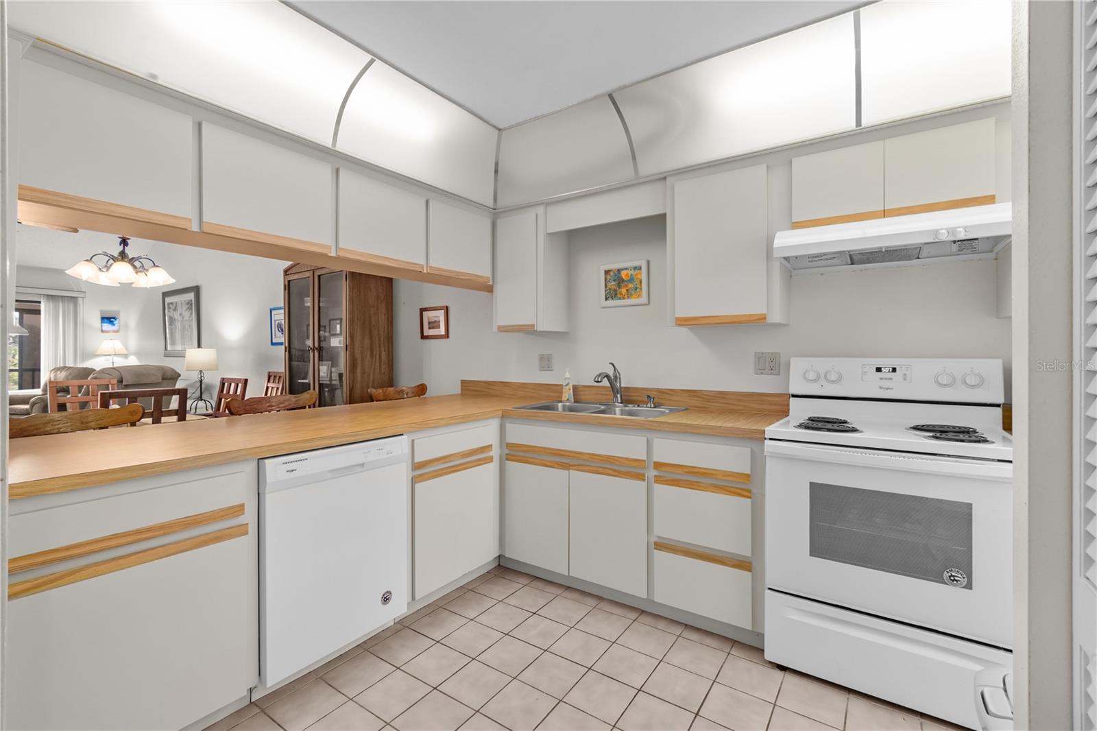 922 CAPRI ISLES BLVD #217