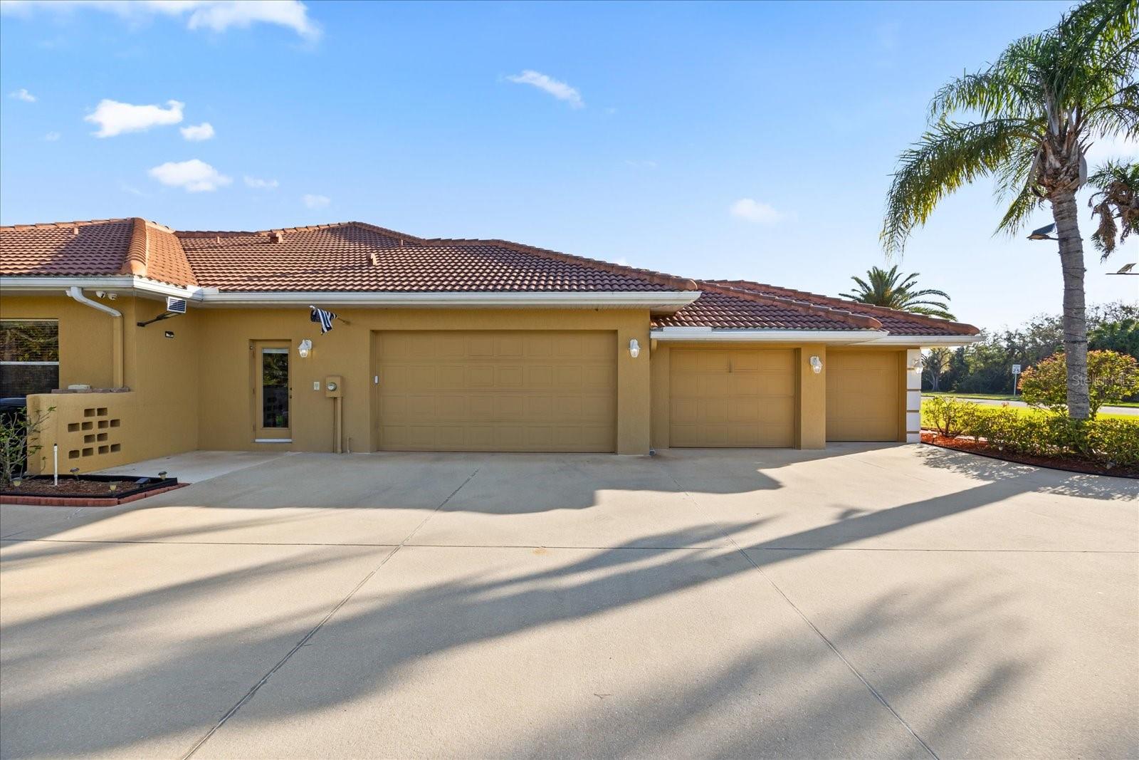 6107 GLEN ABBEY LN