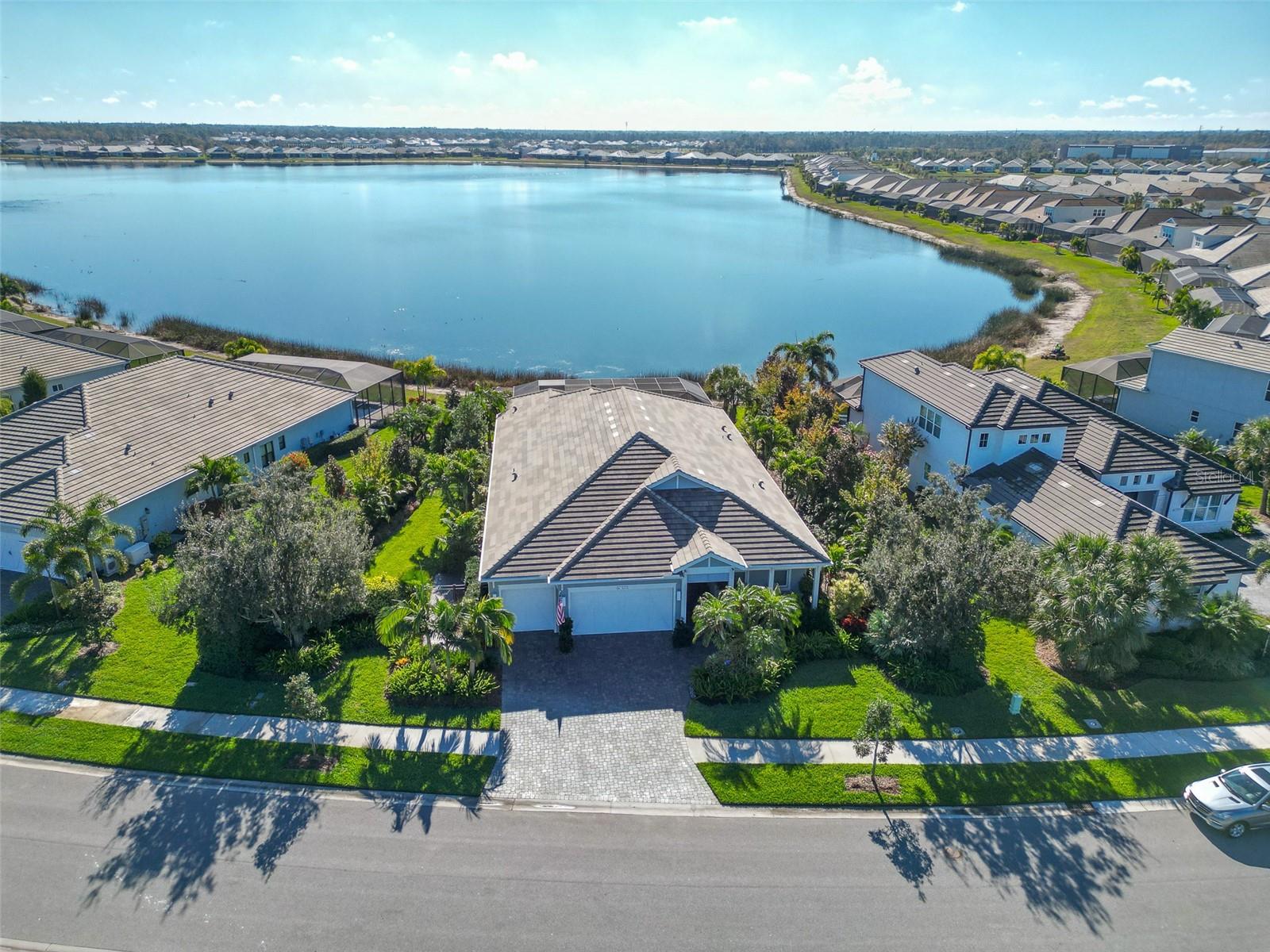 8083 WATERBEND TRL