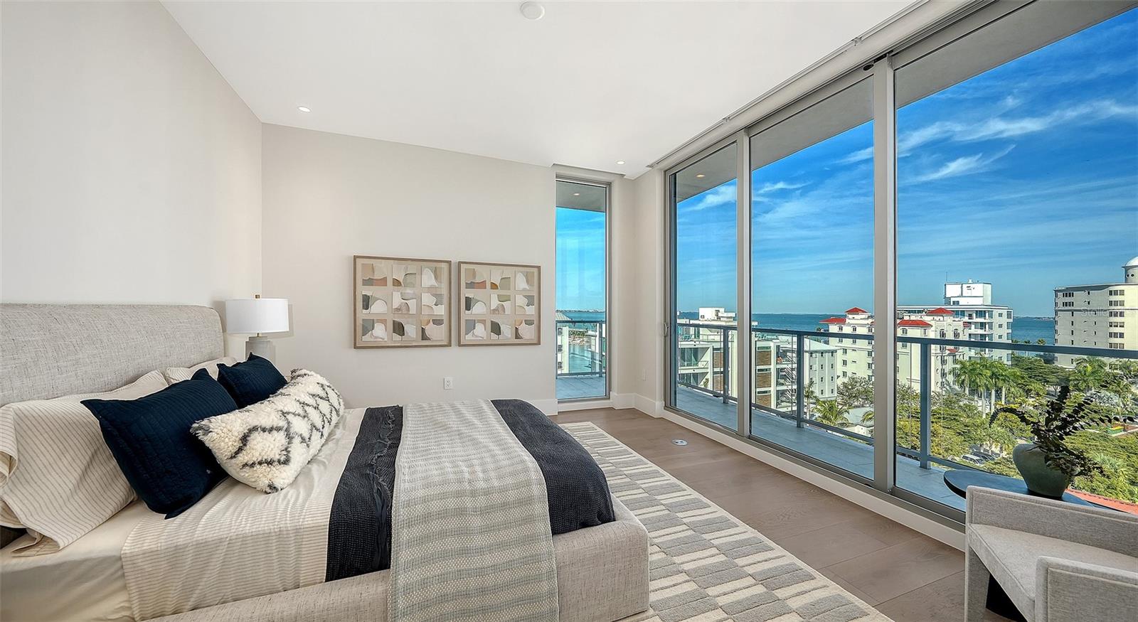 253 GOLDEN GATE PT #701