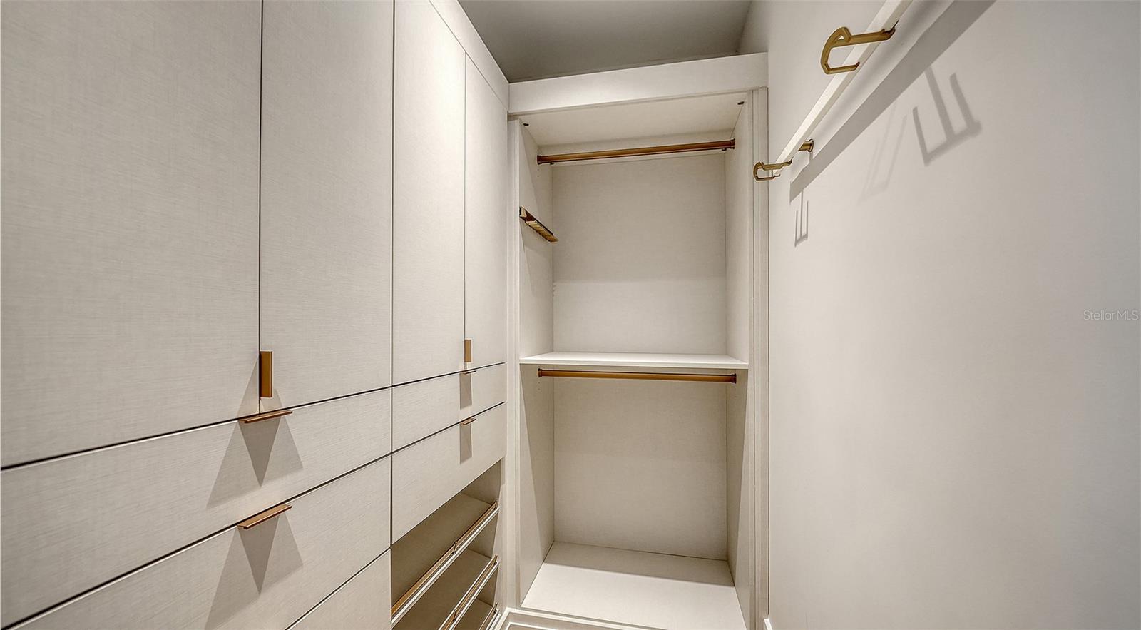 253 GOLDEN GATE PT #701