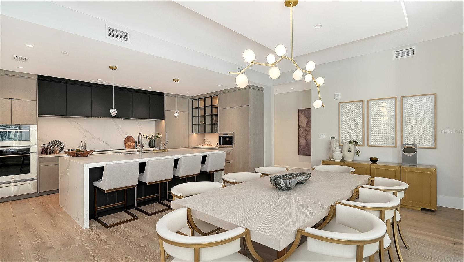 253 GOLDEN GATE PT #701