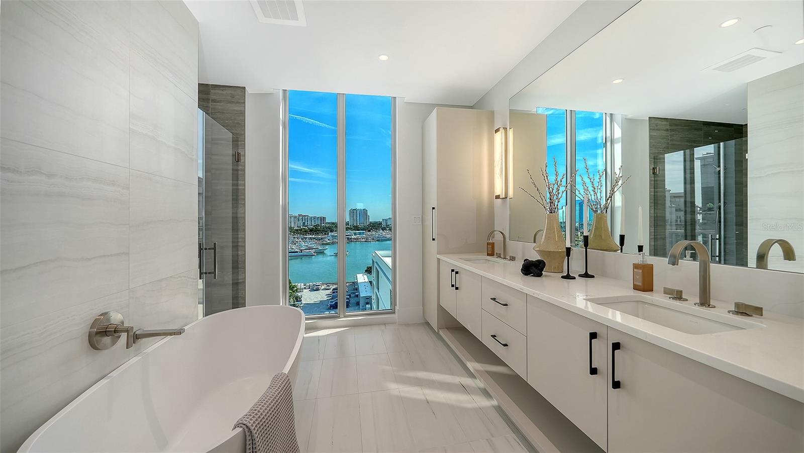 253 GOLDEN GATE POINT #703