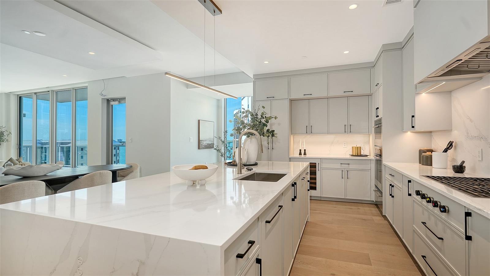 253 GOLDEN GATE POINT #703