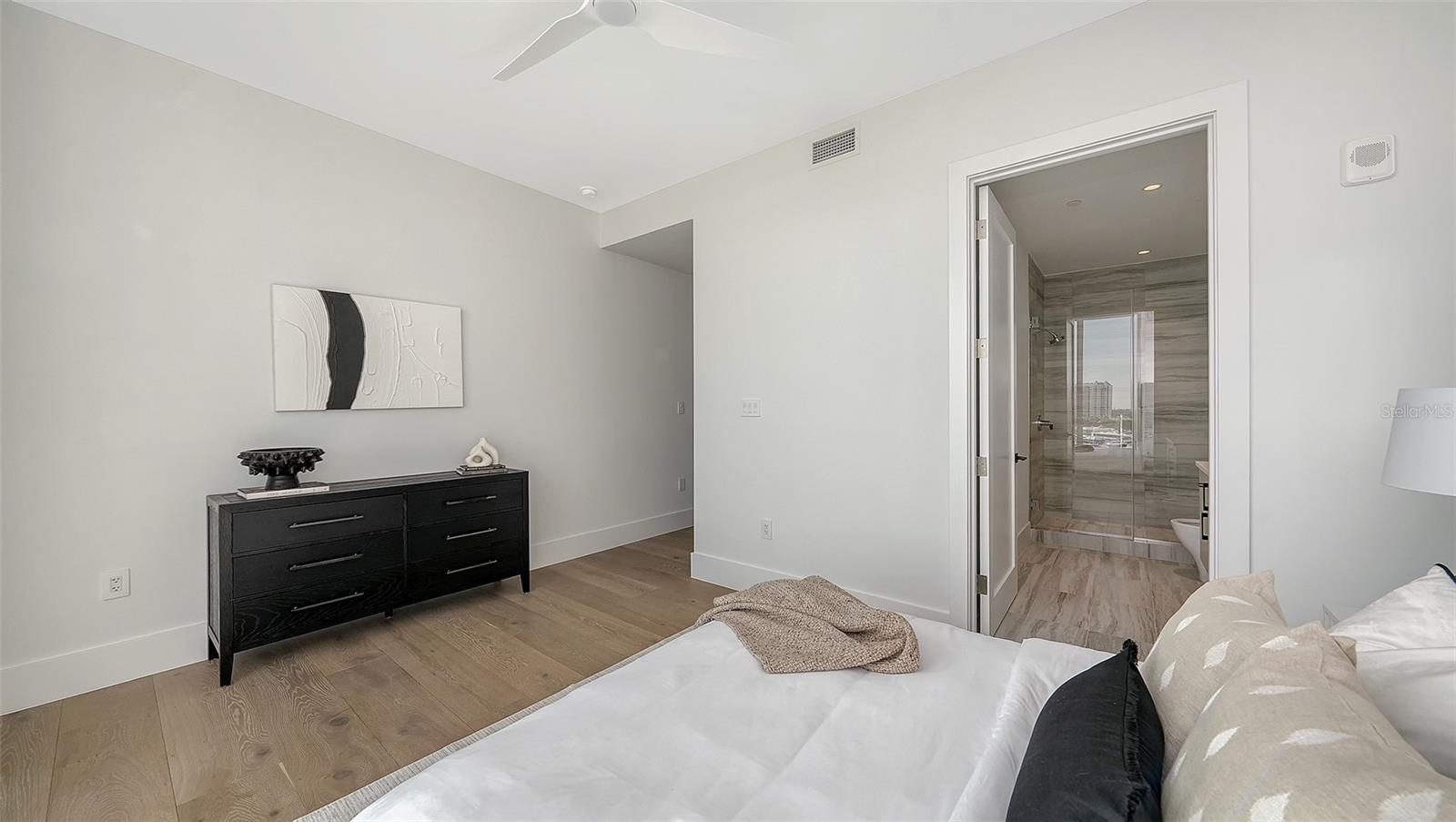 253 GOLDEN GATE POINT #703