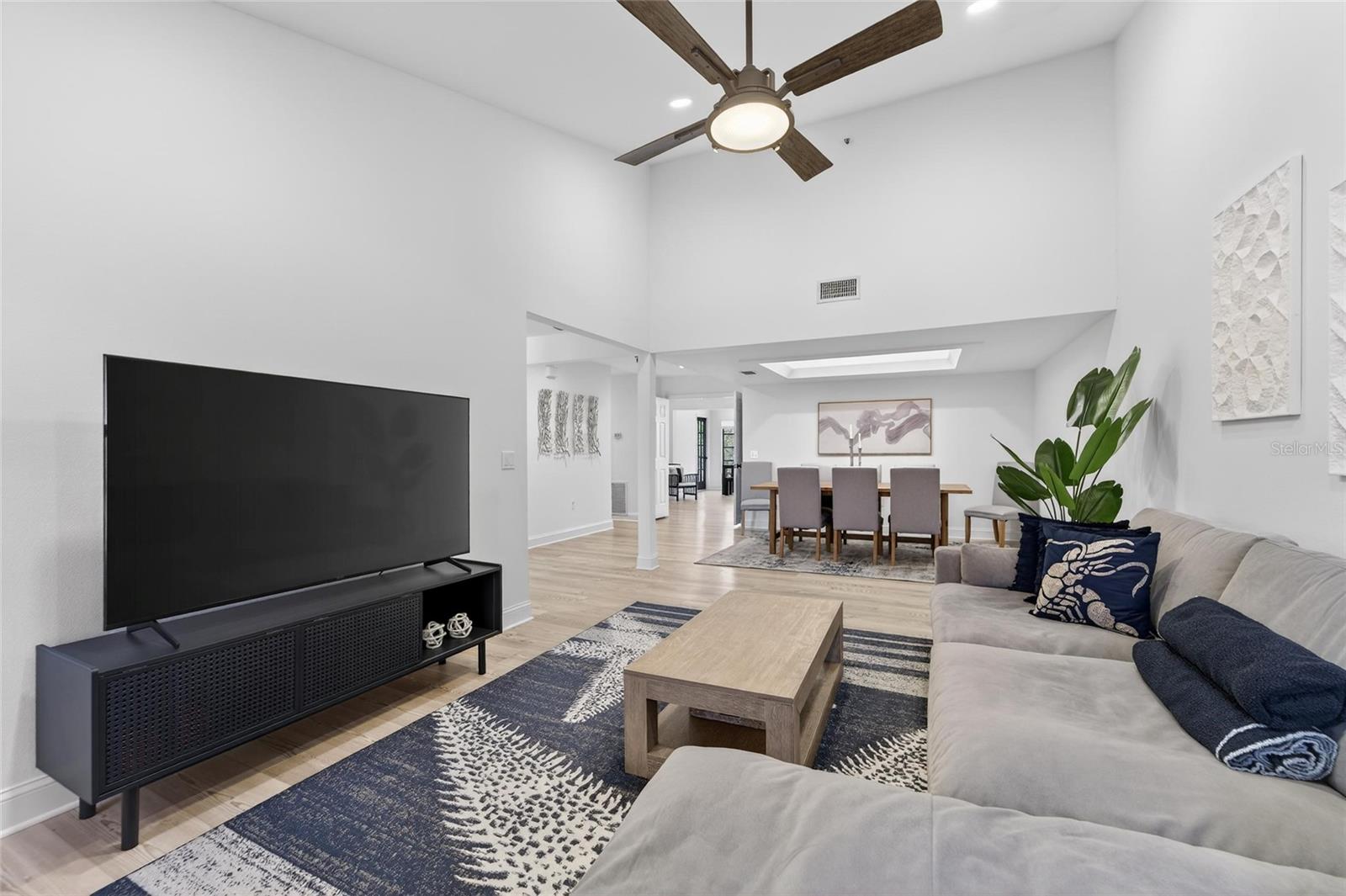 2155 HARBOURSIDE DR #804