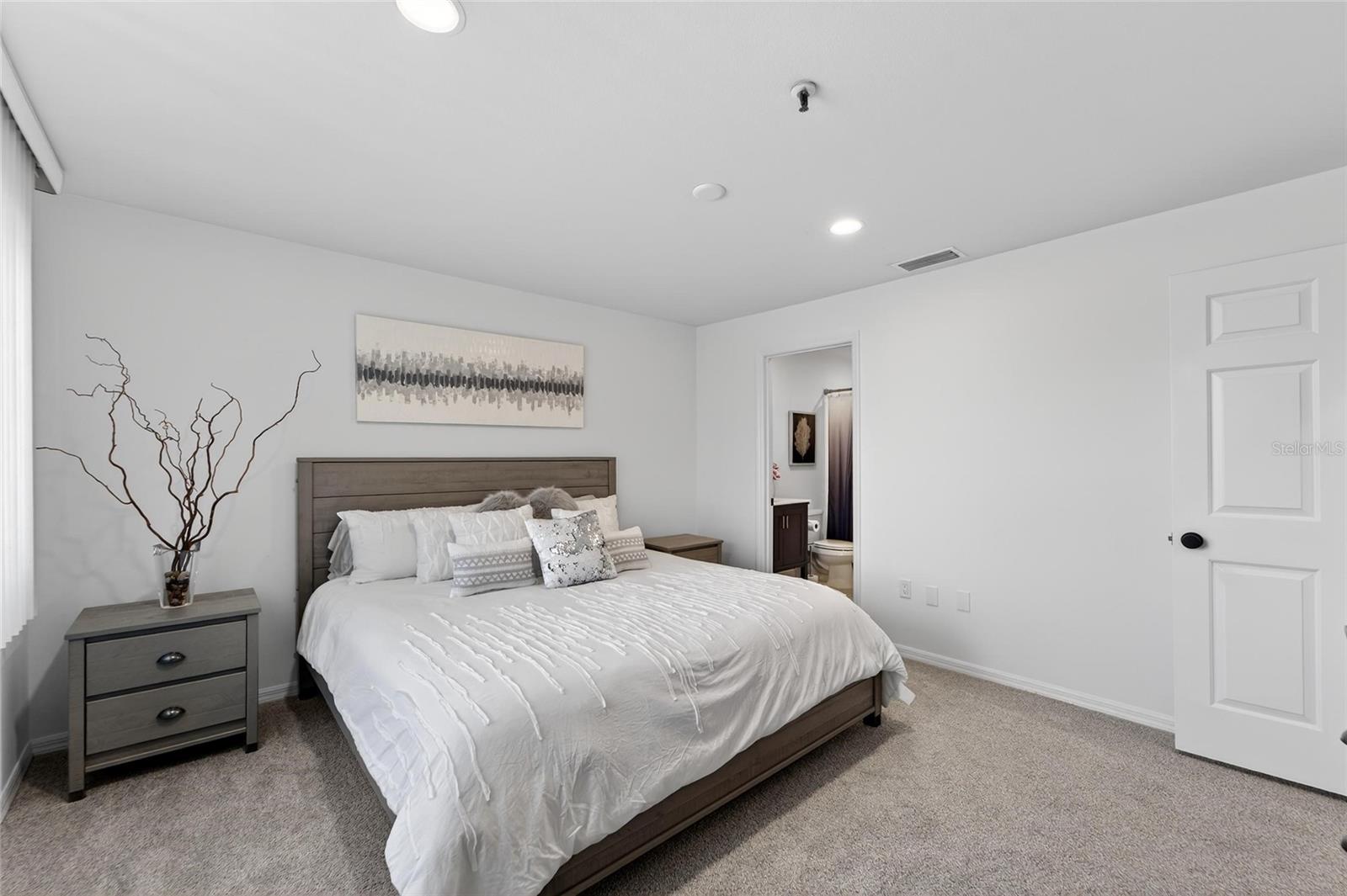 2155 HARBOURSIDE DR #804