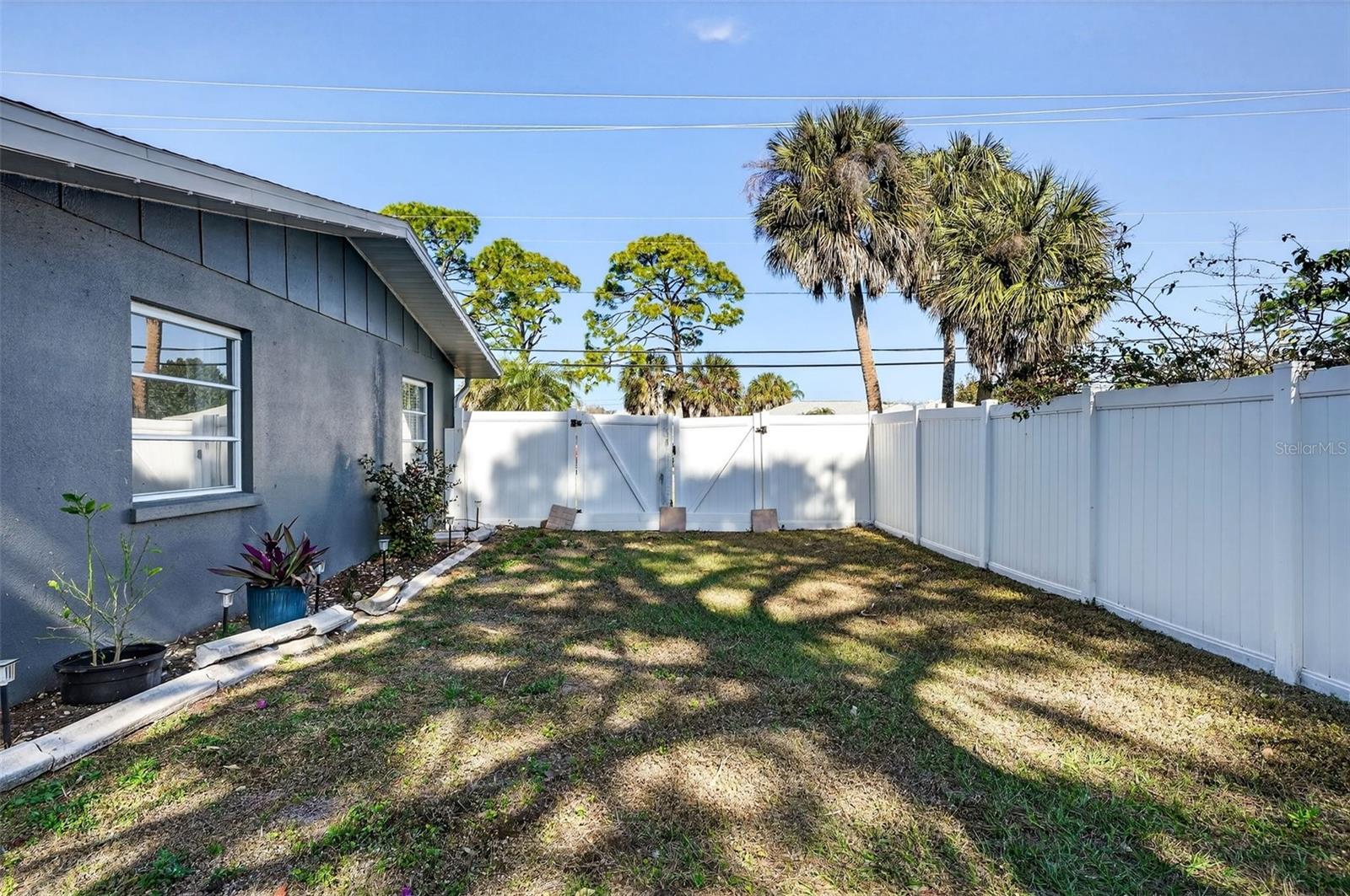 405 W SEMINOLE DR