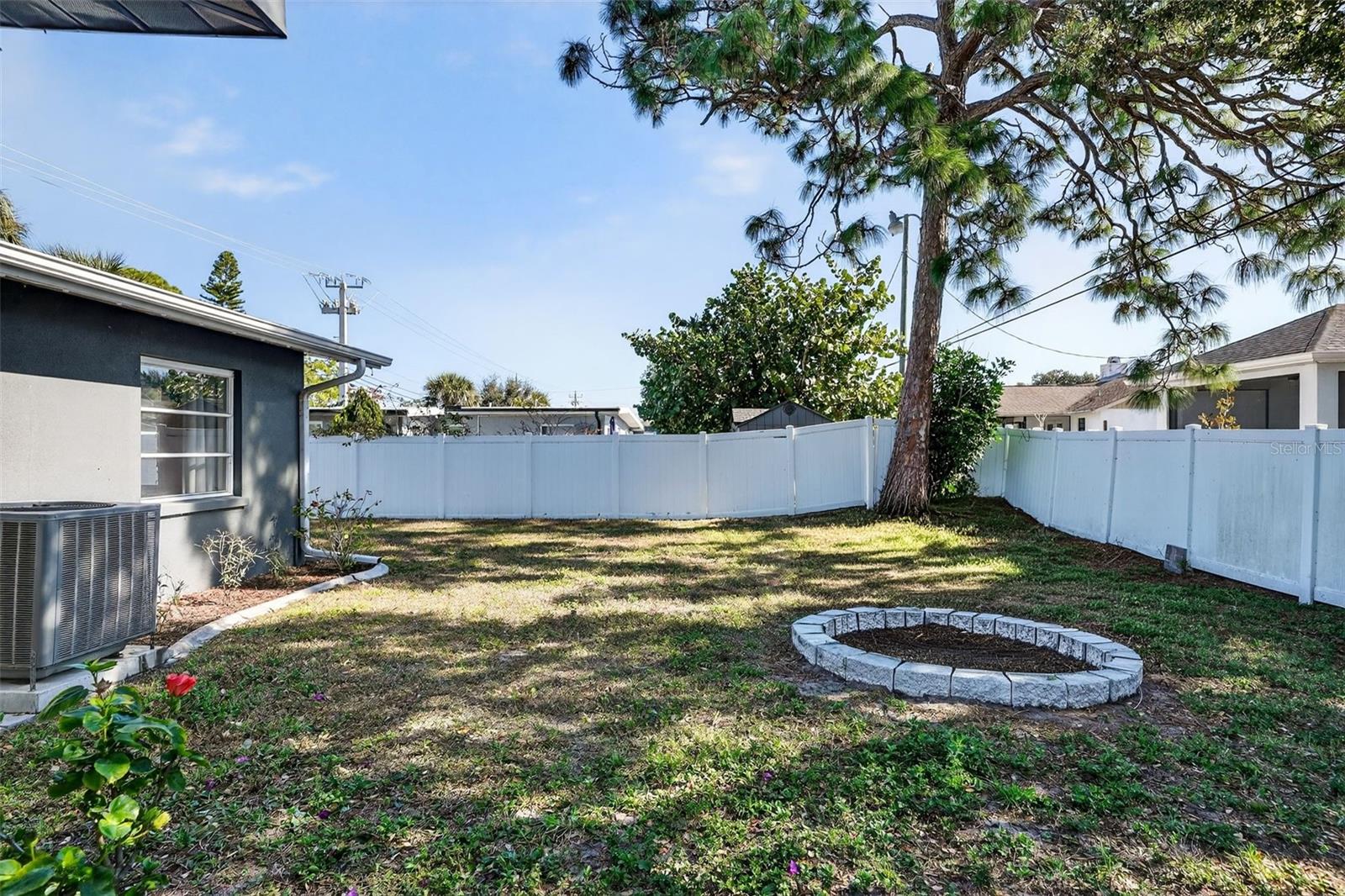 405 W SEMINOLE DR