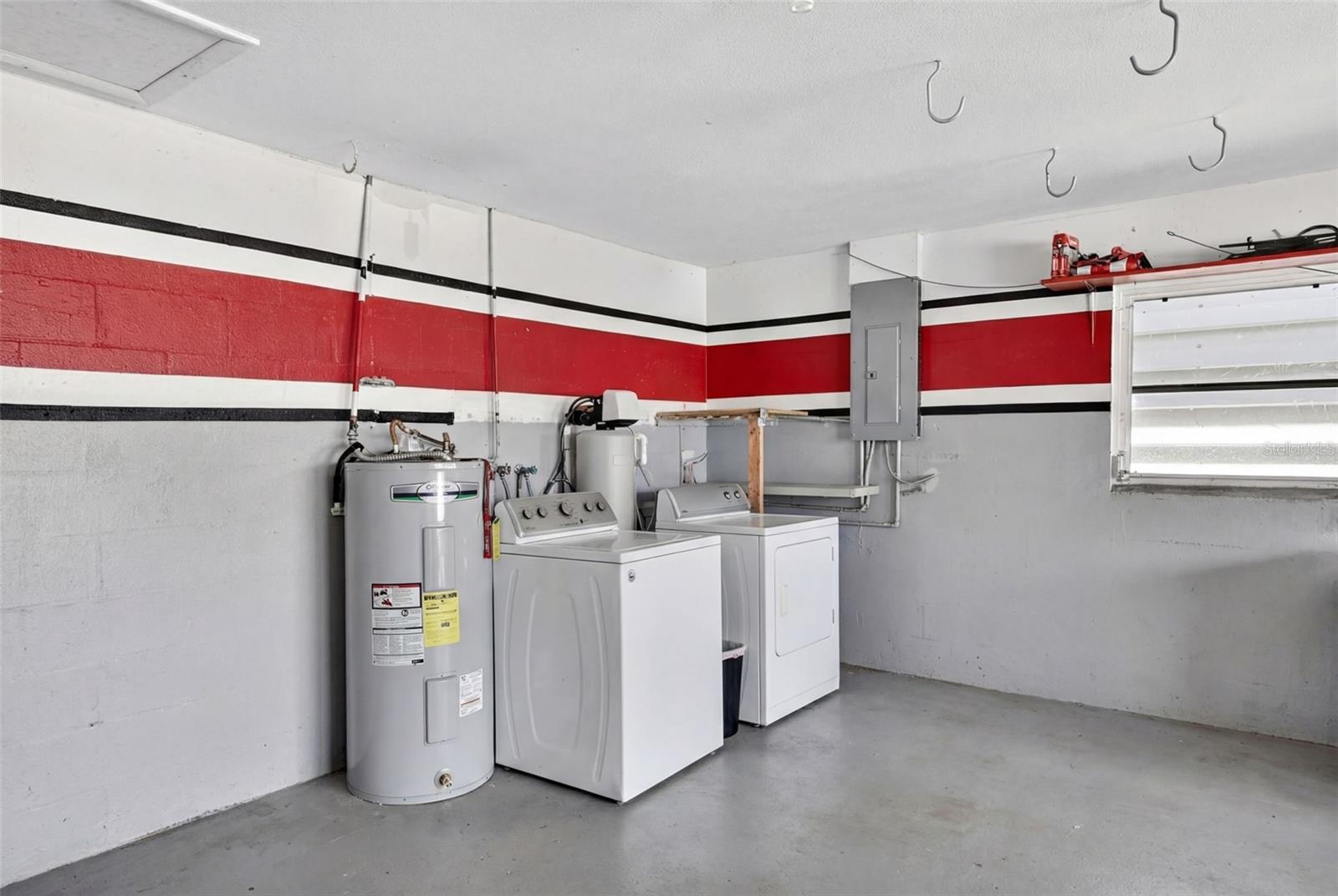 405 W SEMINOLE DR