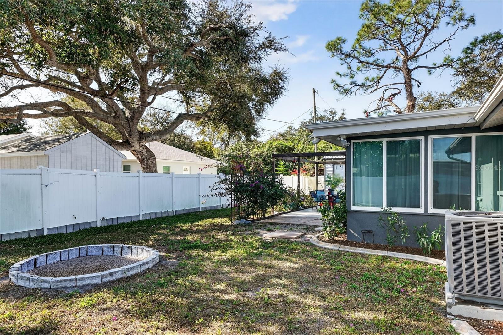 405 W SEMINOLE DR