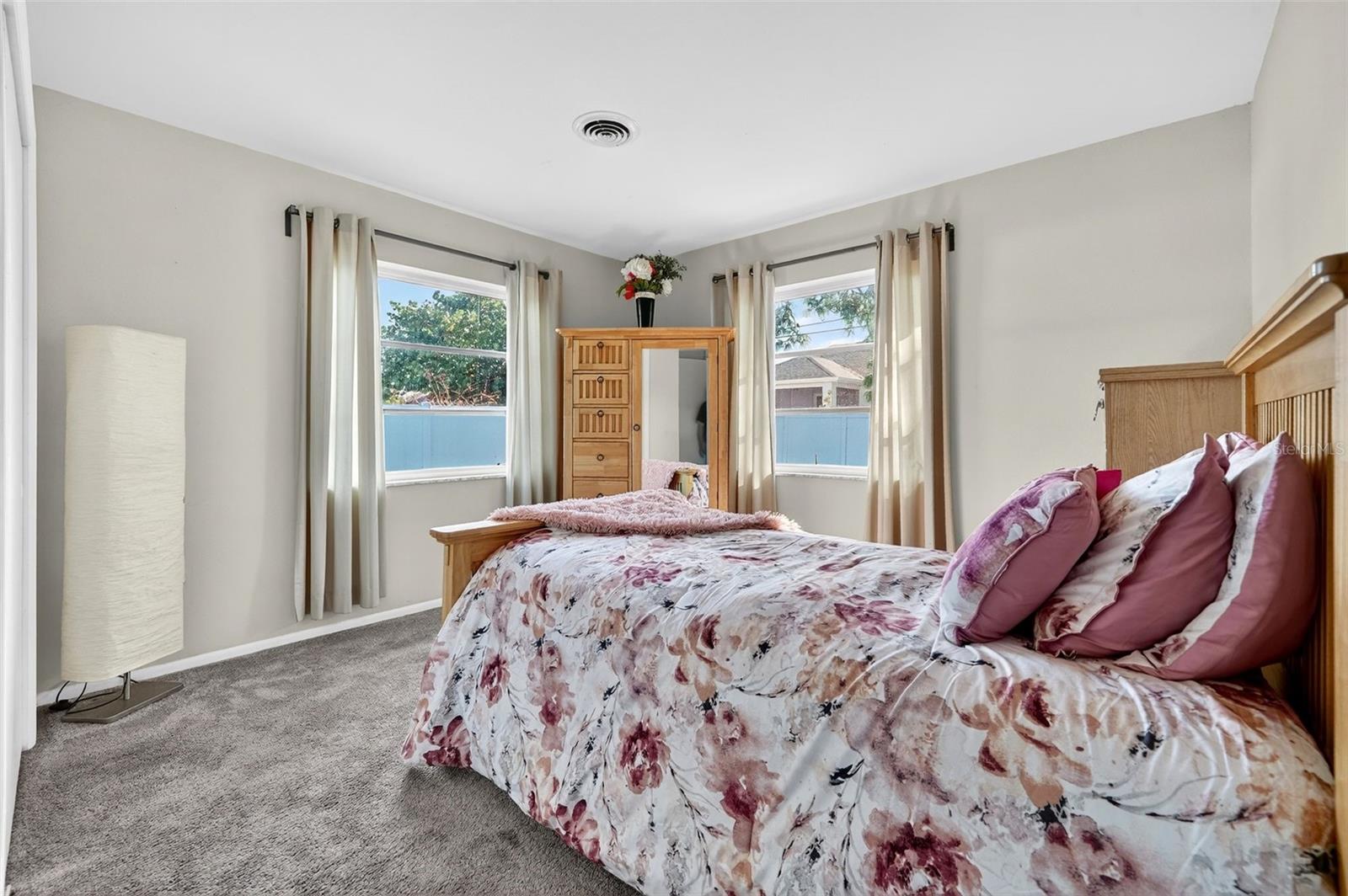 405 W SEMINOLE DR