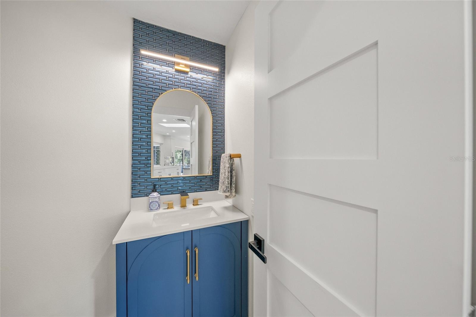 8560 HERON LAGOON CIR