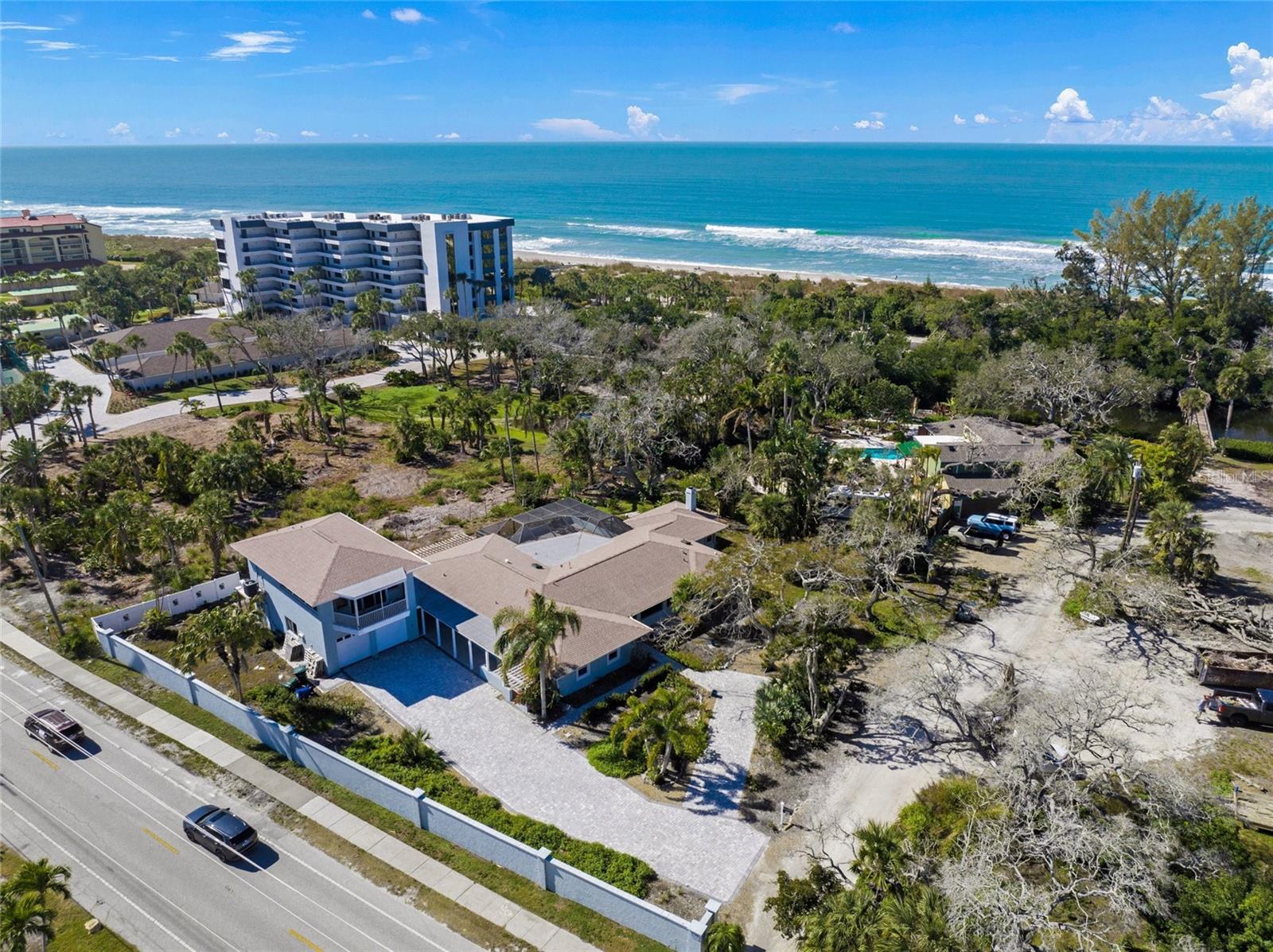 8560 HERON LAGOON CIR