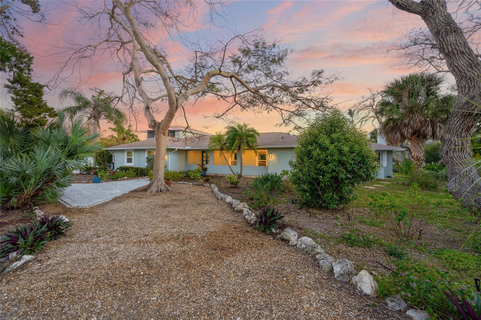 8560 HERON LAGOON CIR