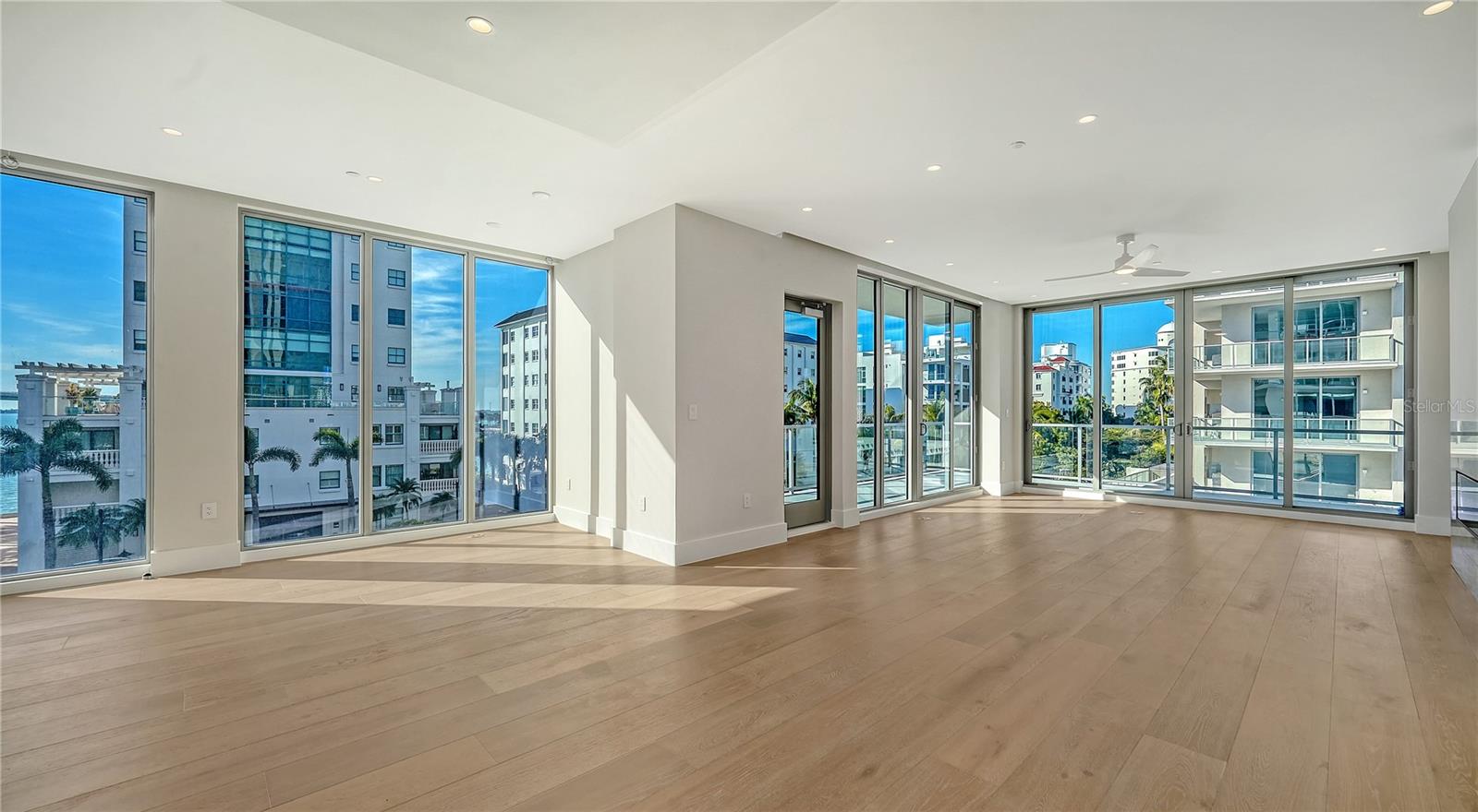 223 GOLDEN GATE PT #302