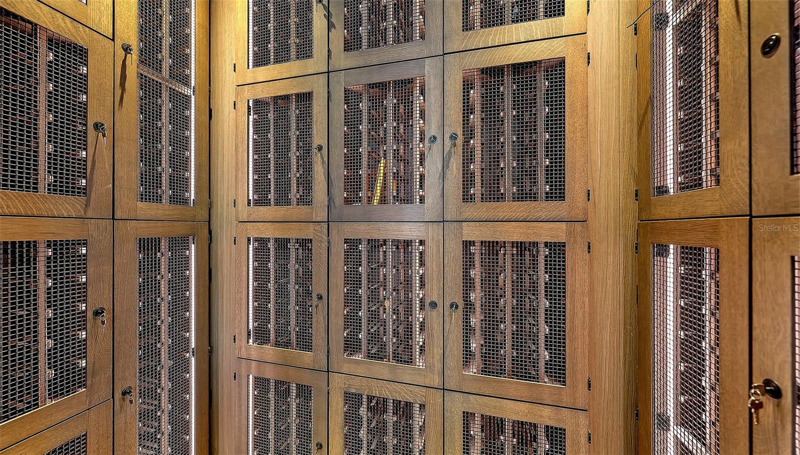 223 GOLDEN GATE PT #302