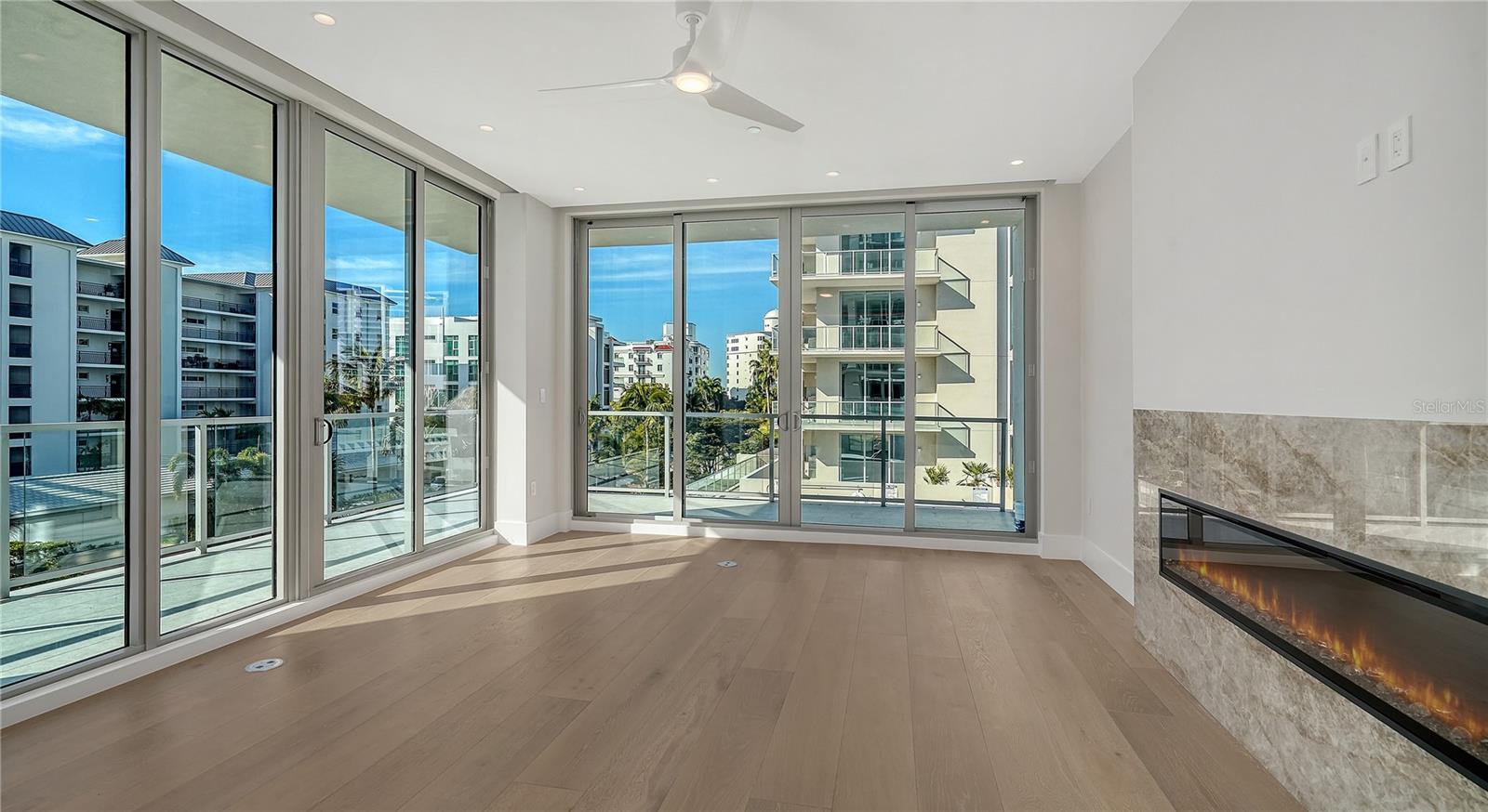 223 GOLDEN GATE PT #302