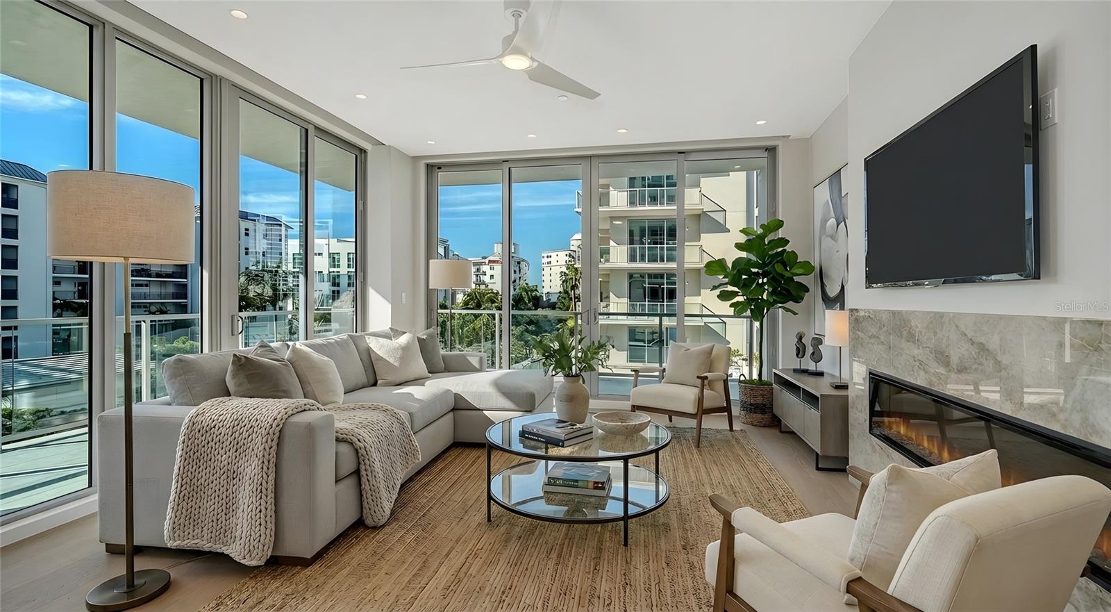 223 GOLDEN GATE PT #302