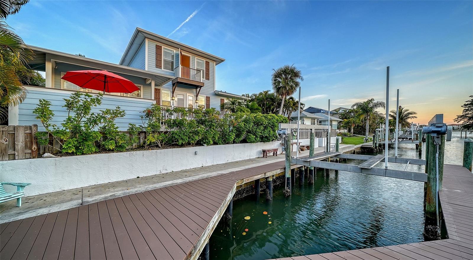 605 N POINT DR