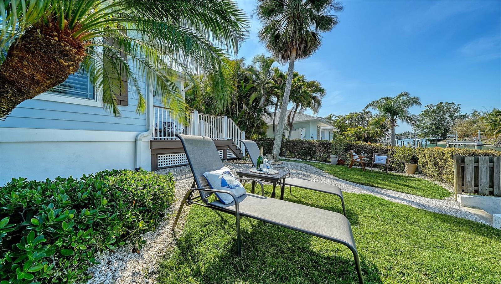 605 N POINT DR