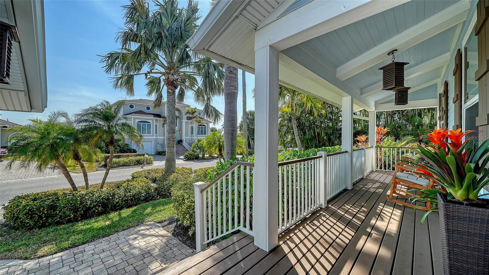 605 N POINT DR