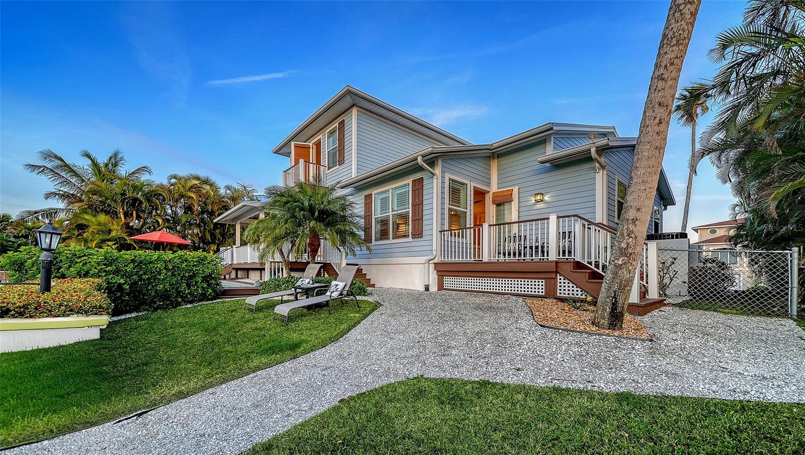 605 N POINT DR