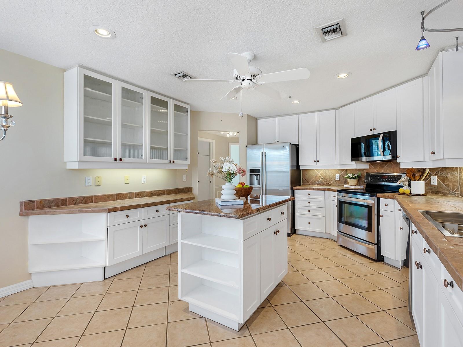 5420 EAGLES POINT CIR #106