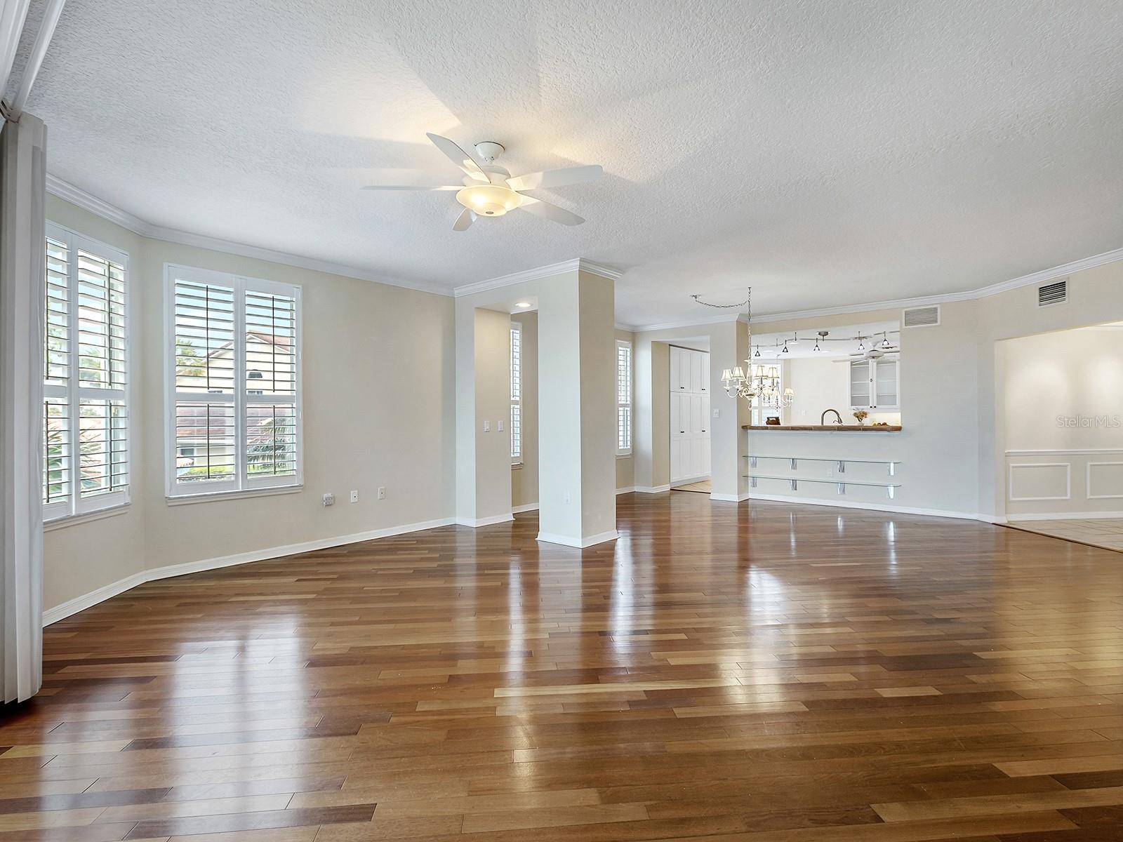 5420 EAGLES POINT CIR #106