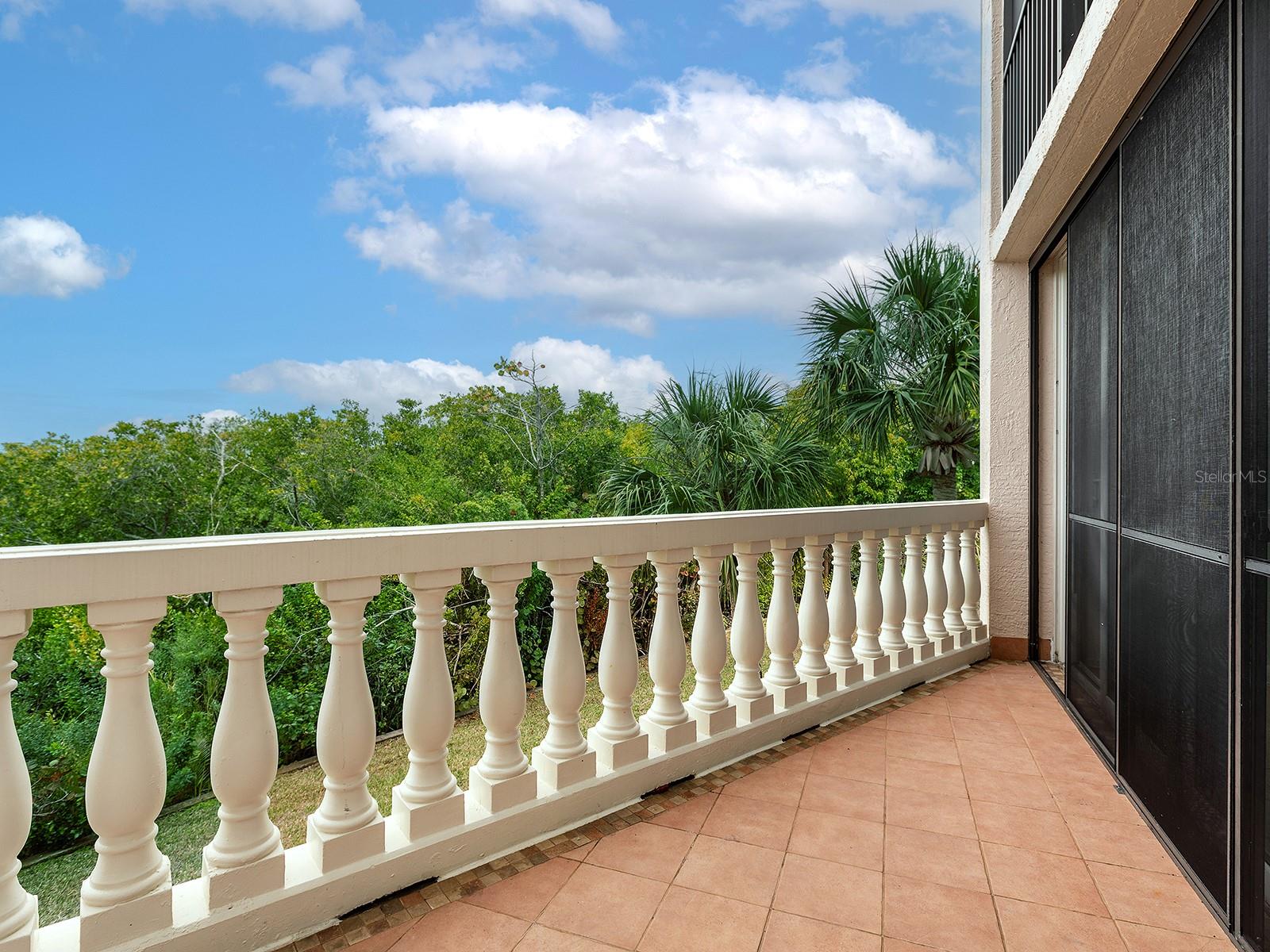 5420 EAGLES POINT CIR #106