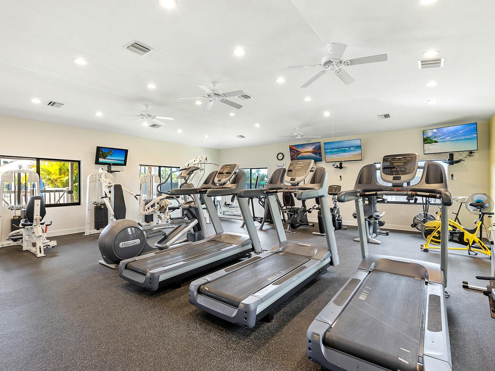 5420 EAGLES POINT CIR #106