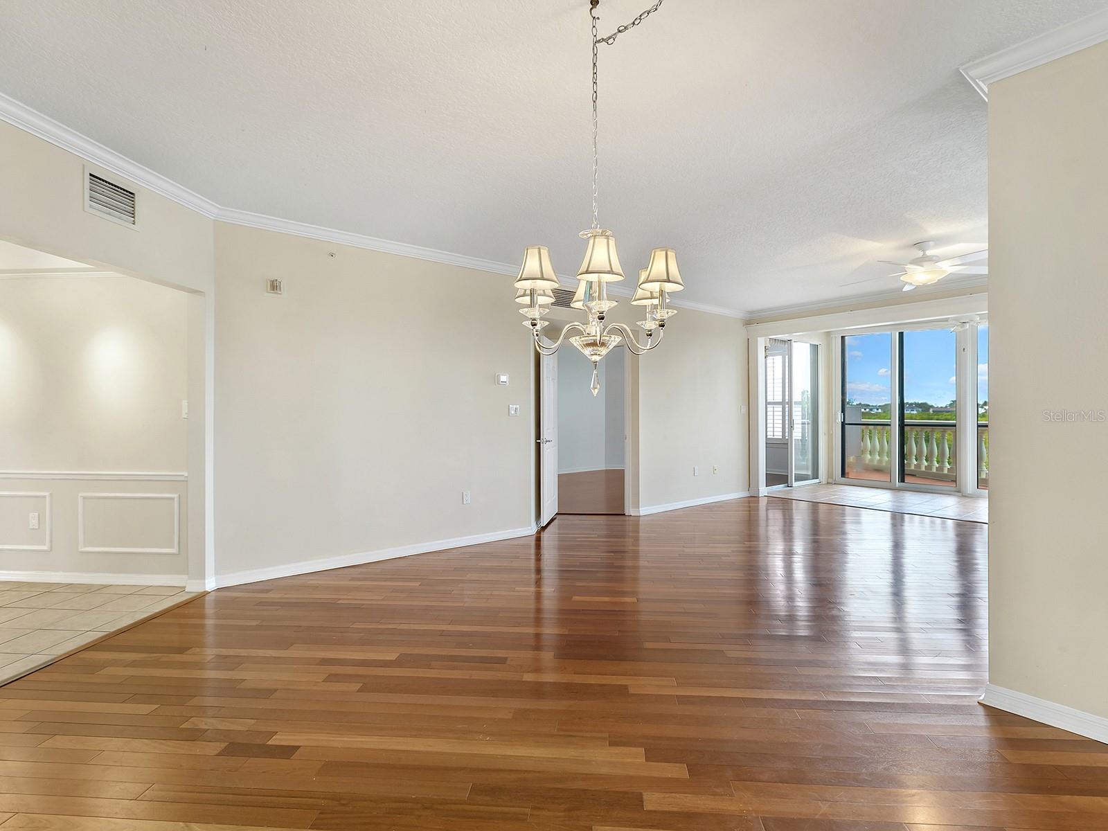 5420 EAGLES POINT CIR #106