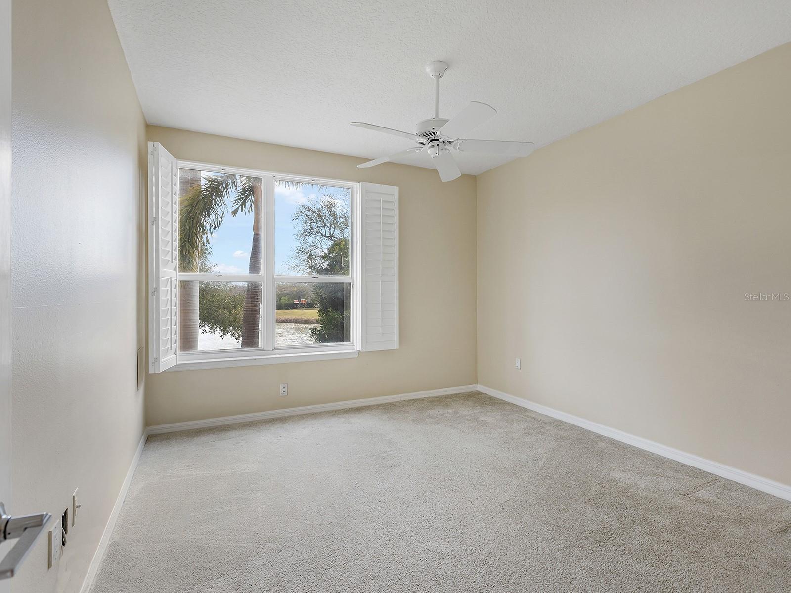 5420 EAGLES POINT CIR #106