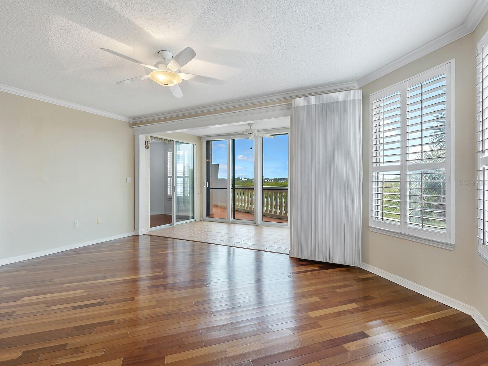 5420 EAGLES POINT CIR #106