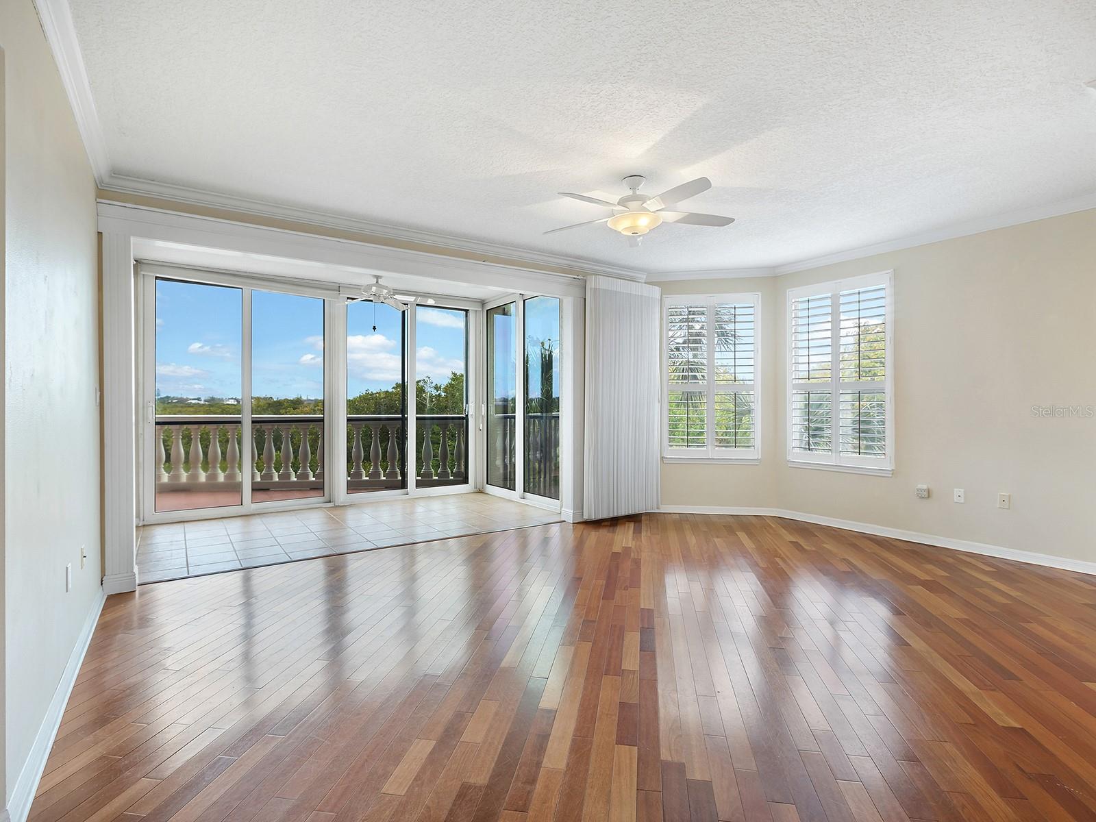 5420 EAGLES POINT CIR #106