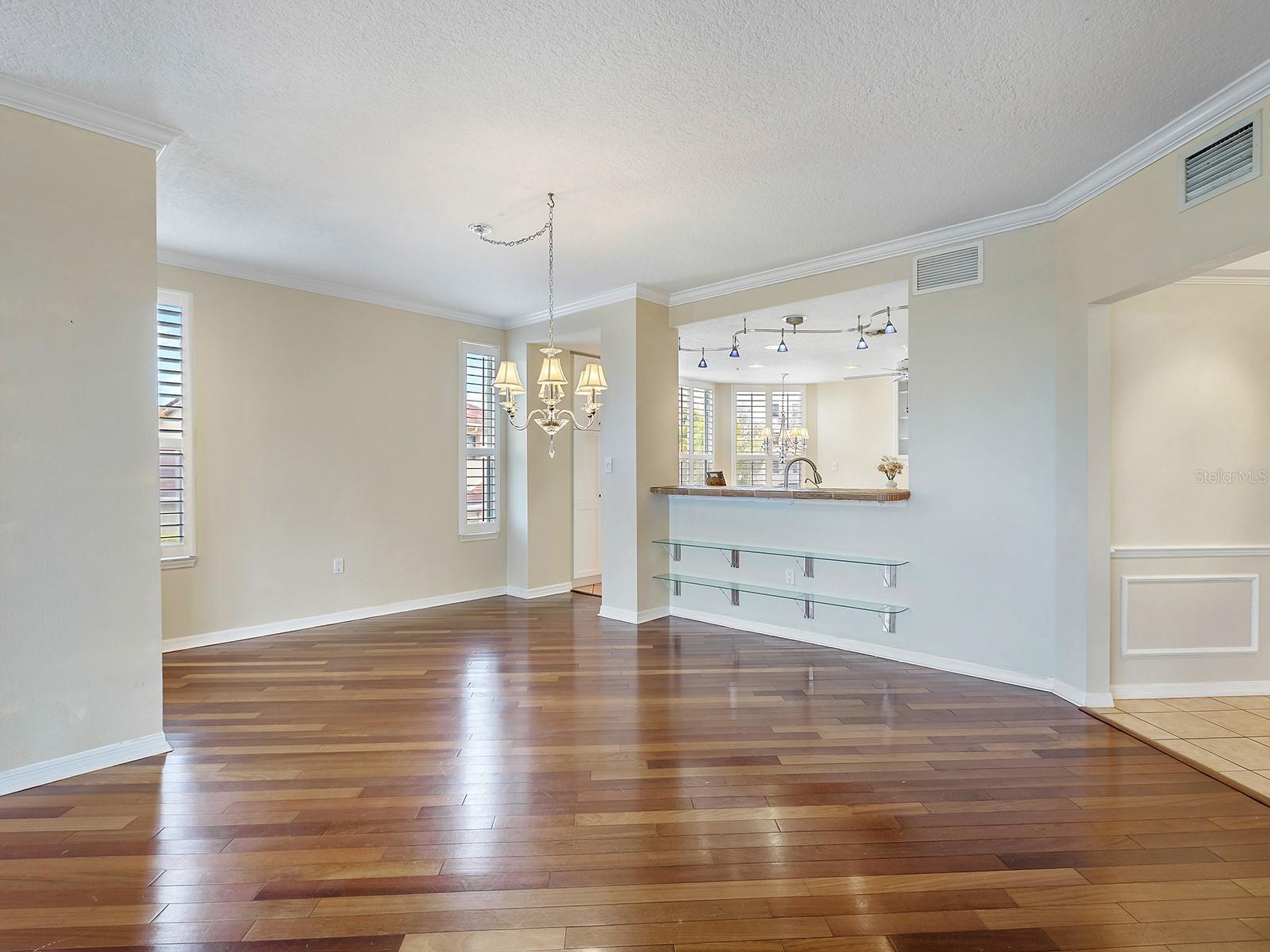 5420 EAGLES POINT CIR #106