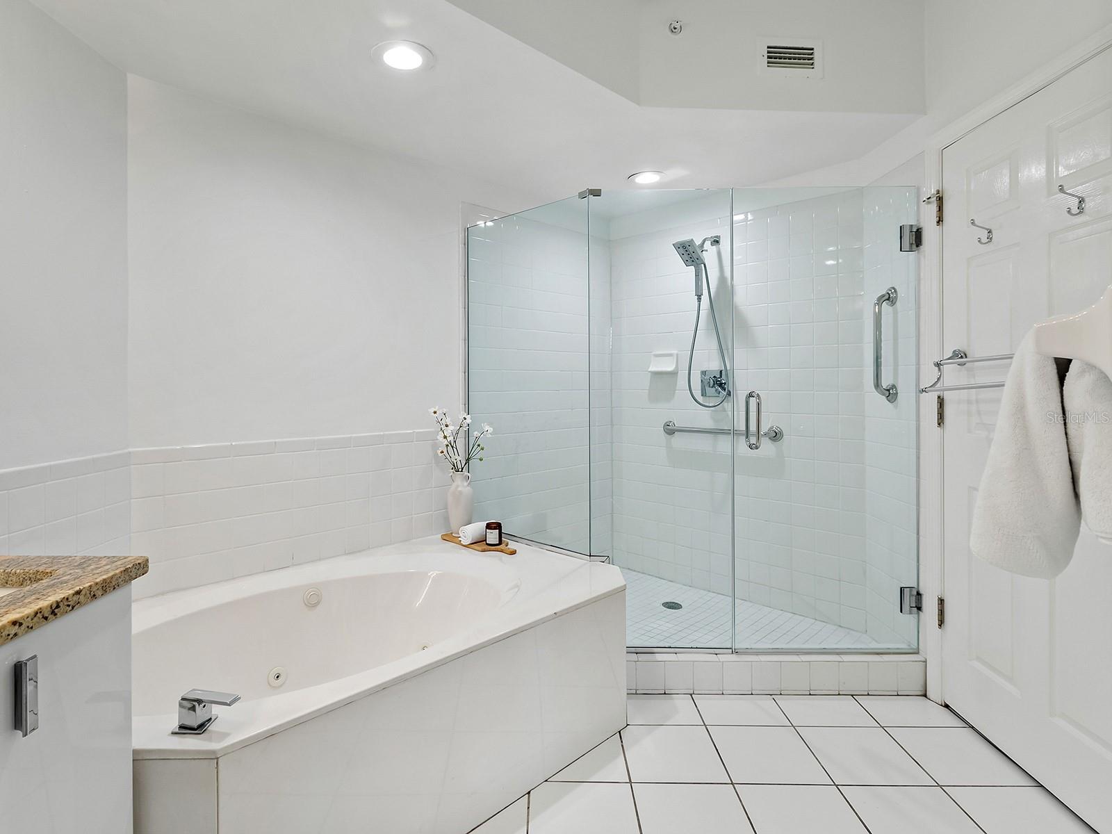 5420 EAGLES POINT CIR #106