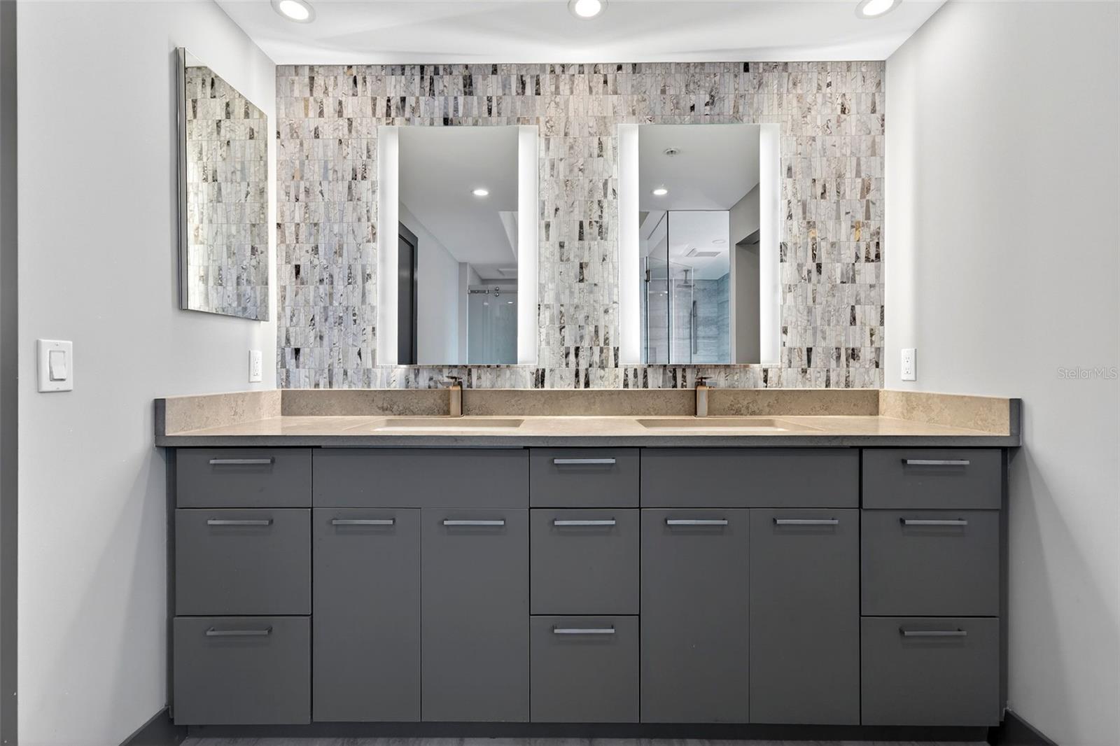 800 N TAMIAMI TRL #1217