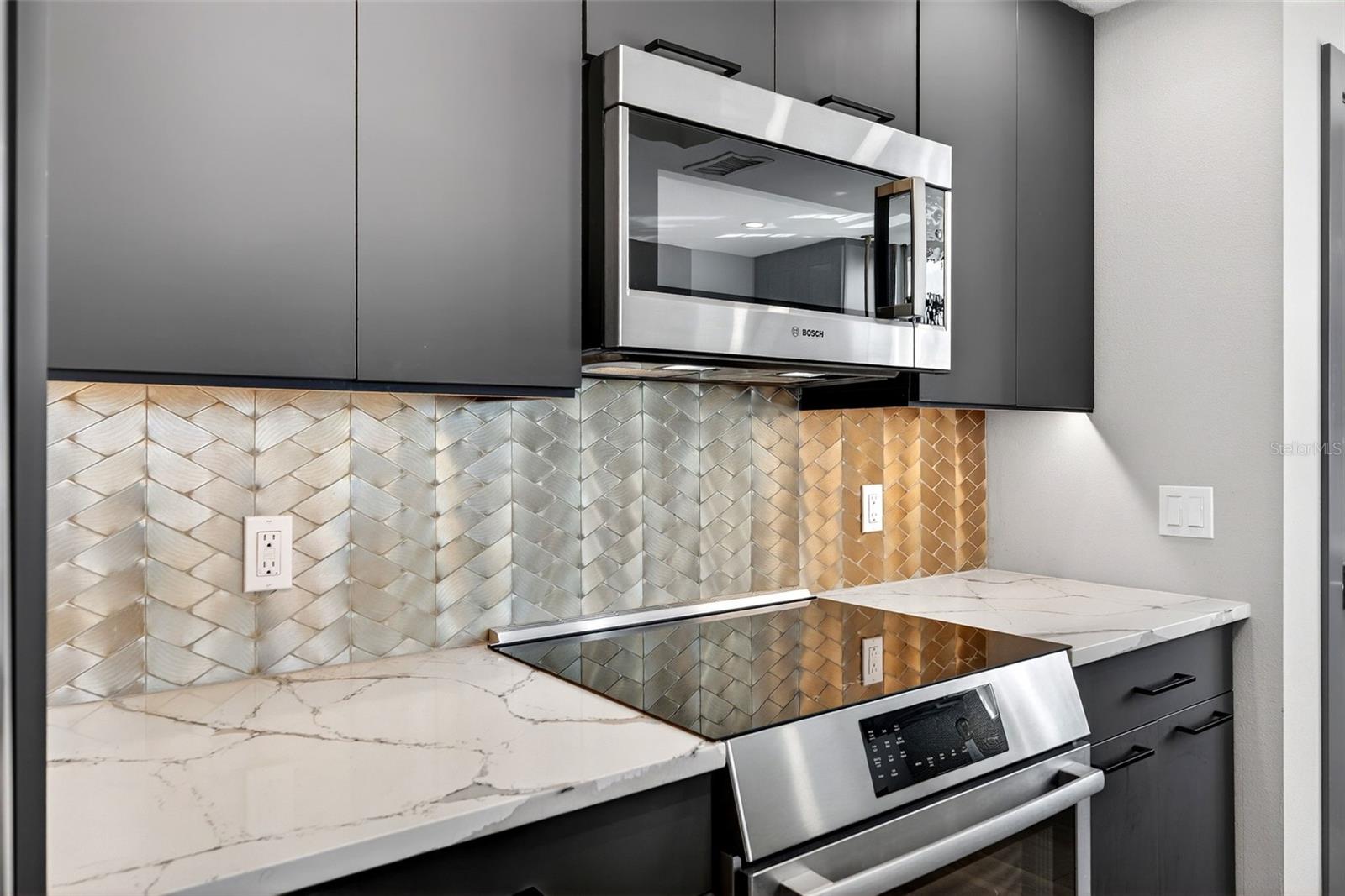 800 N TAMIAMI TRL #1217