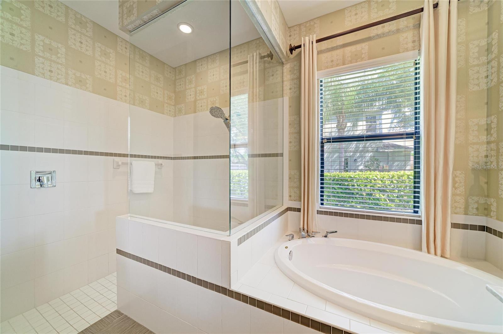 826 HONEYFLOWER LOOP