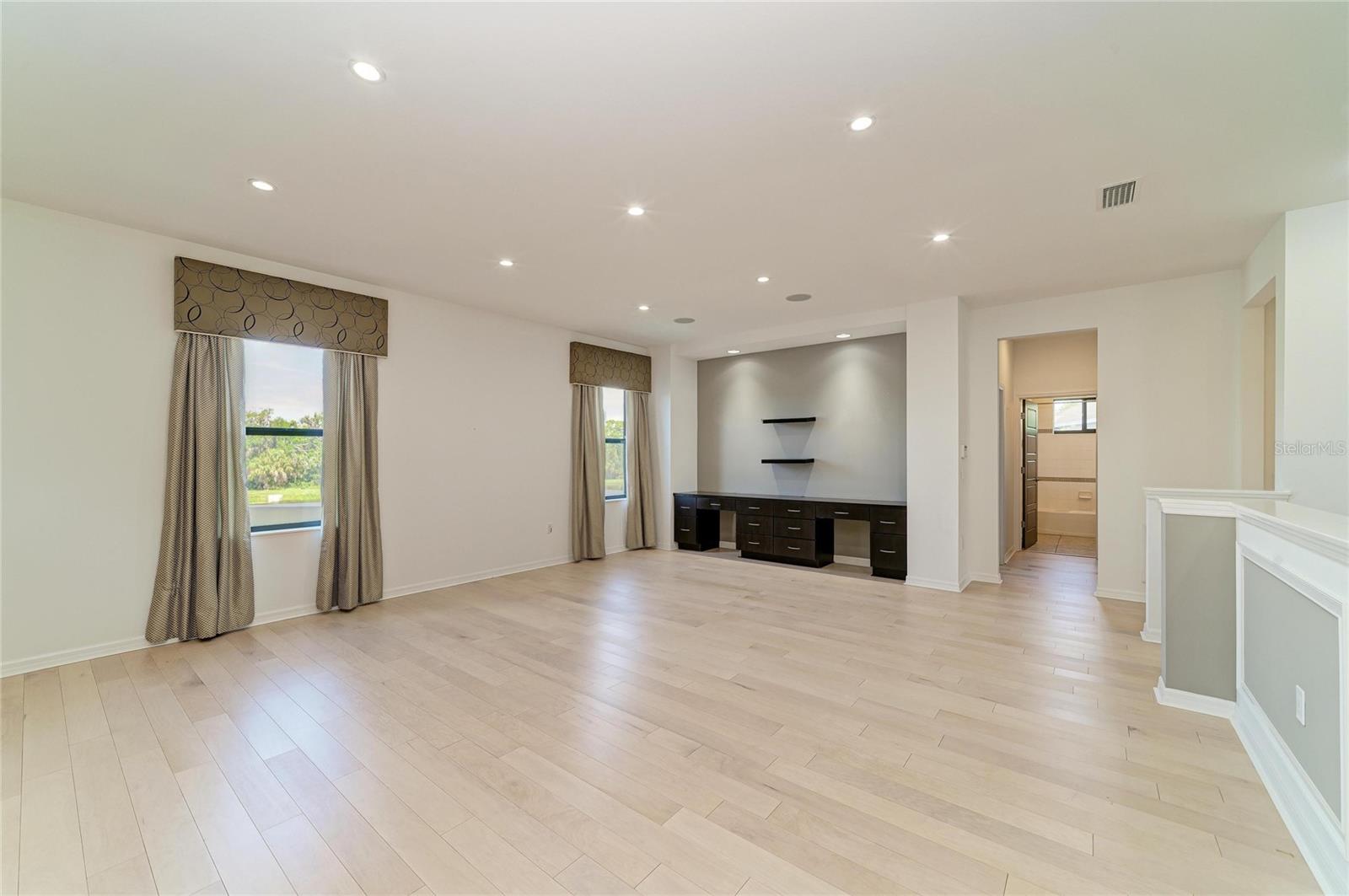 826 HONEYFLOWER LOOP