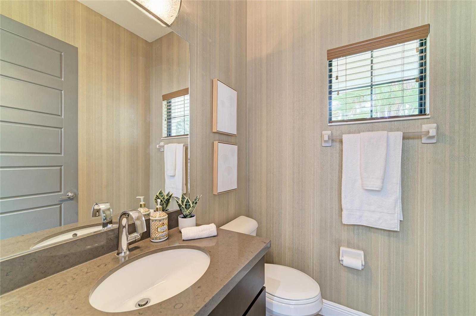 826 HONEYFLOWER LOOP