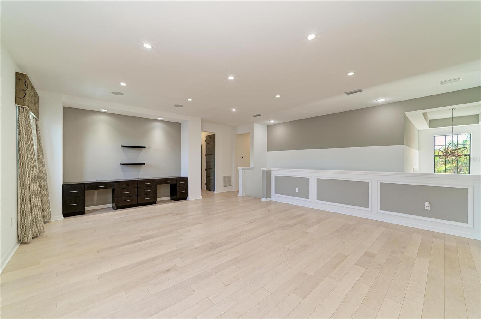 826 HONEYFLOWER LOOP