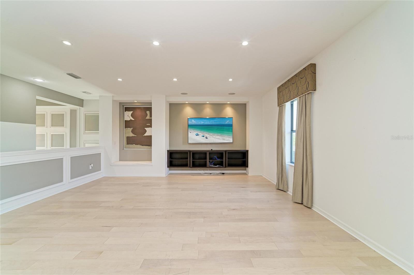 826 HONEYFLOWER LOOP