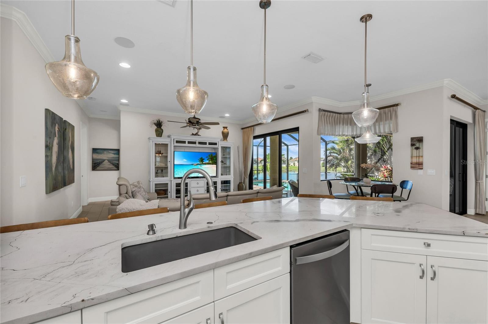 6224 SIGNATURE POINTE LN