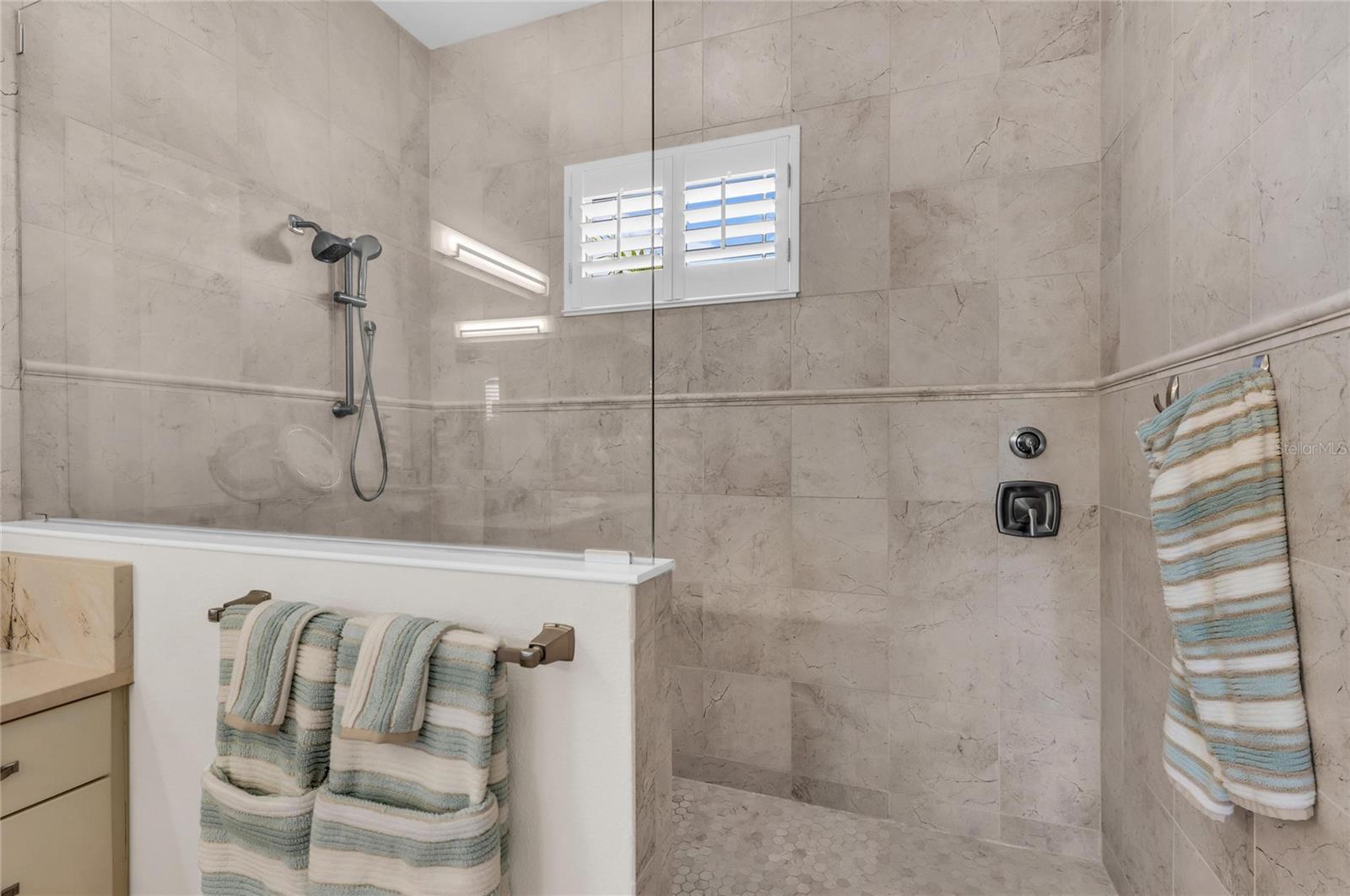 6224 SIGNATURE POINTE LN