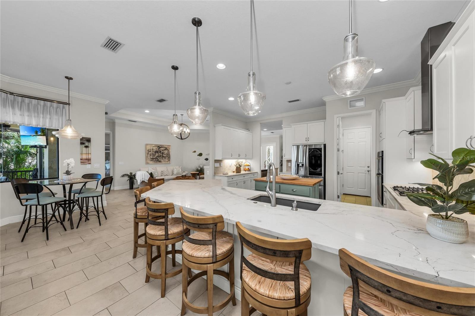 6224 SIGNATURE POINTE LN