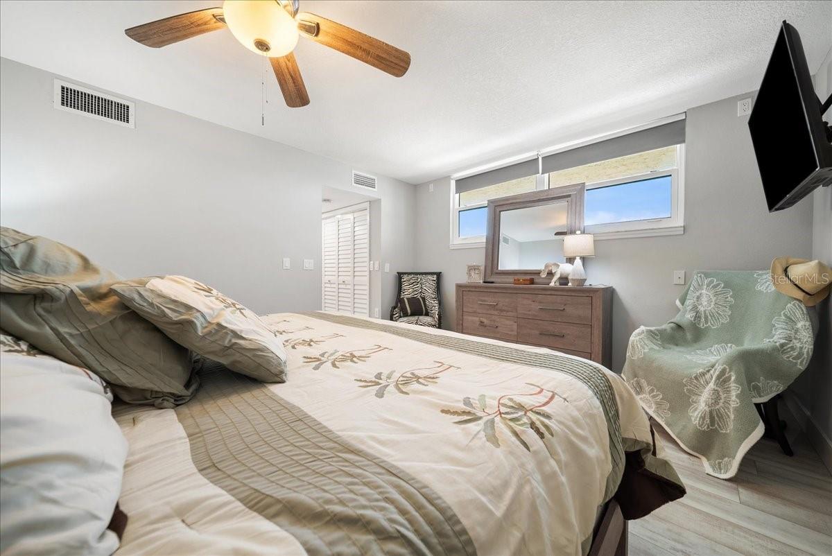 8750 MIDNIGHT PASS RD #501