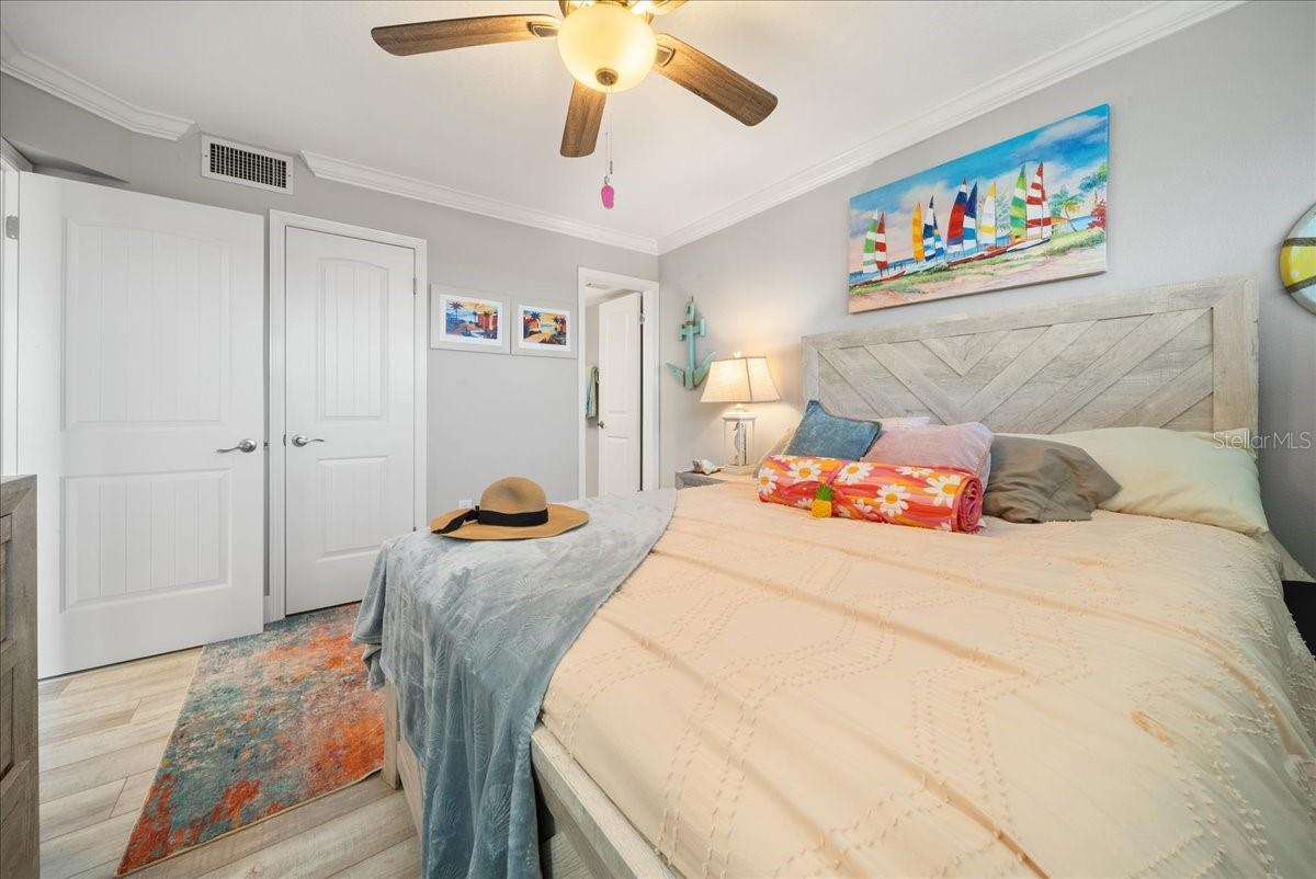 8750 MIDNIGHT PASS RD #501